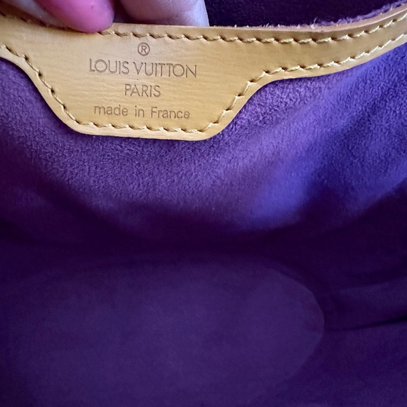 Auth LV Epi Saint Jacques Shoulder Bag - Picture 12 of 12